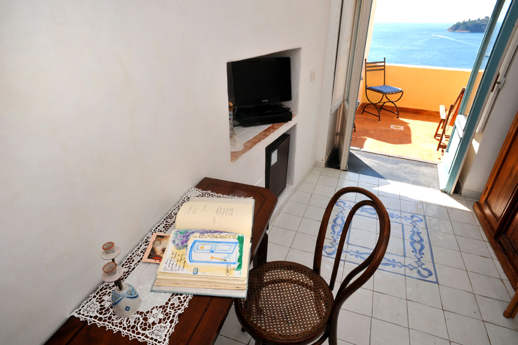 Camera con vista mare 8